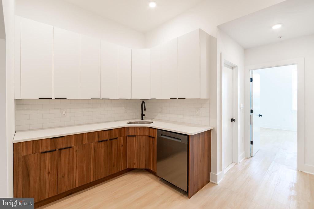 4408 LANCASTER AVE #UNIT 401