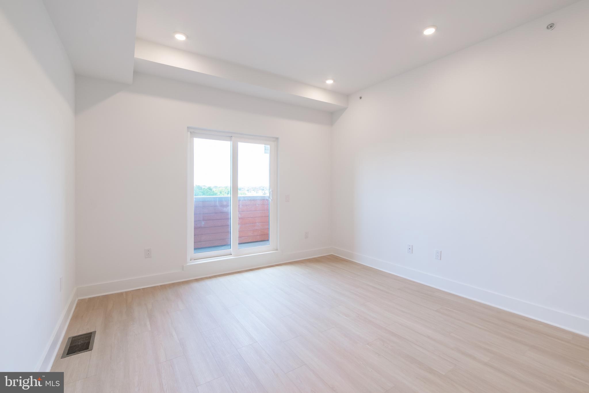 4408 LANCASTER AVE #UNIT 401
