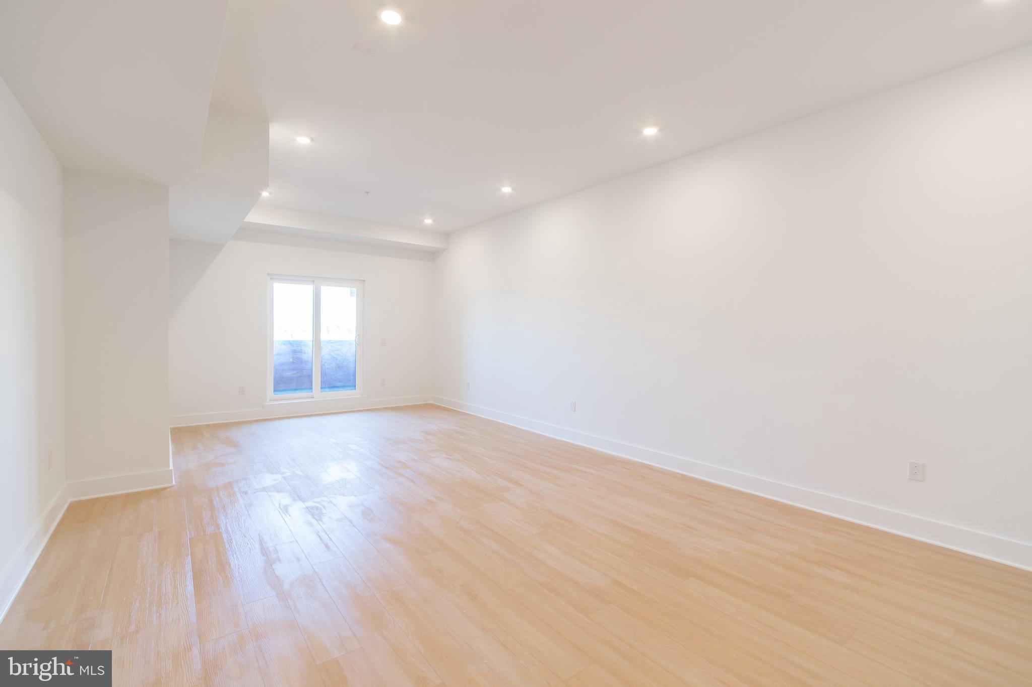 4408 LANCASTER AVE #UNIT 401