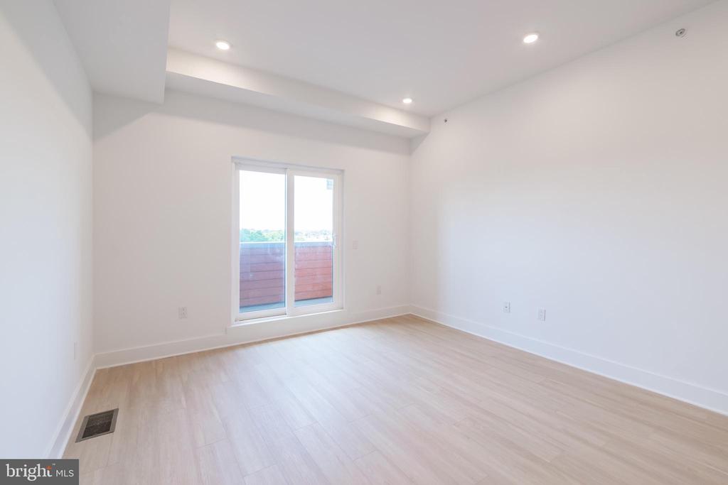 4408 LANCASTER AVE #UNIT 401