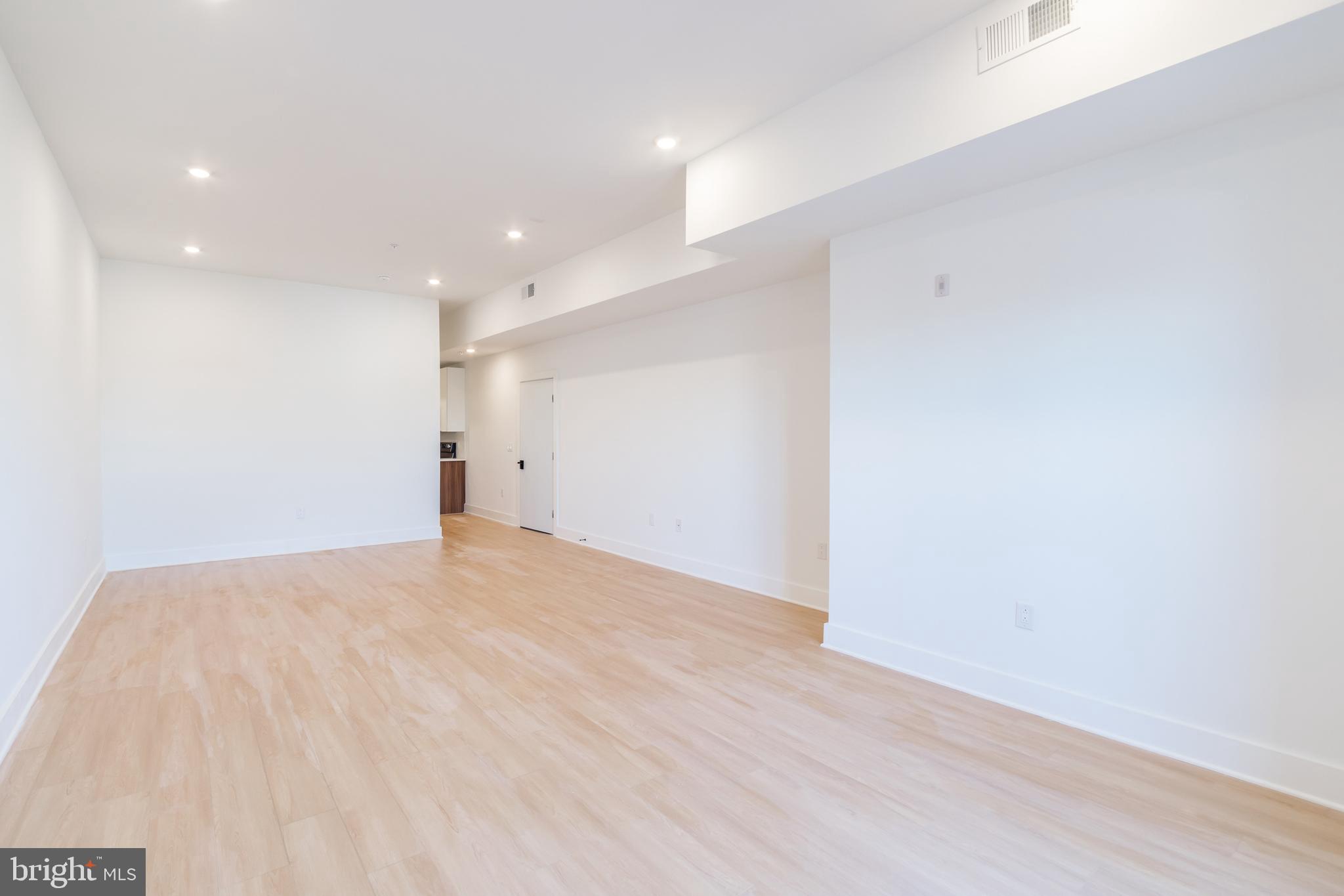 4408 LANCASTER AVE #UNIT 401