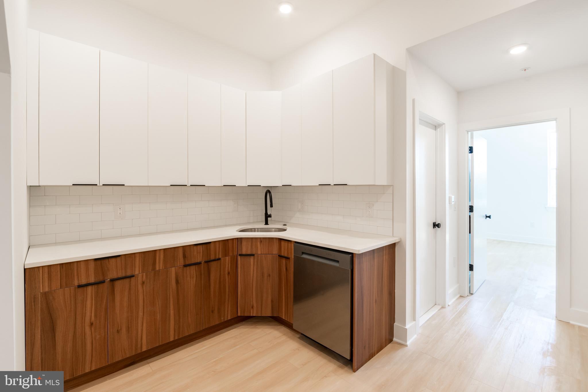 4408 LANCASTER AVE #UNIT 401