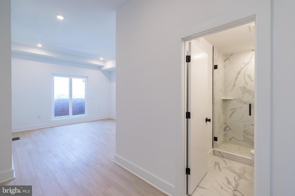 4408 LANCASTER AVE #UNIT 401