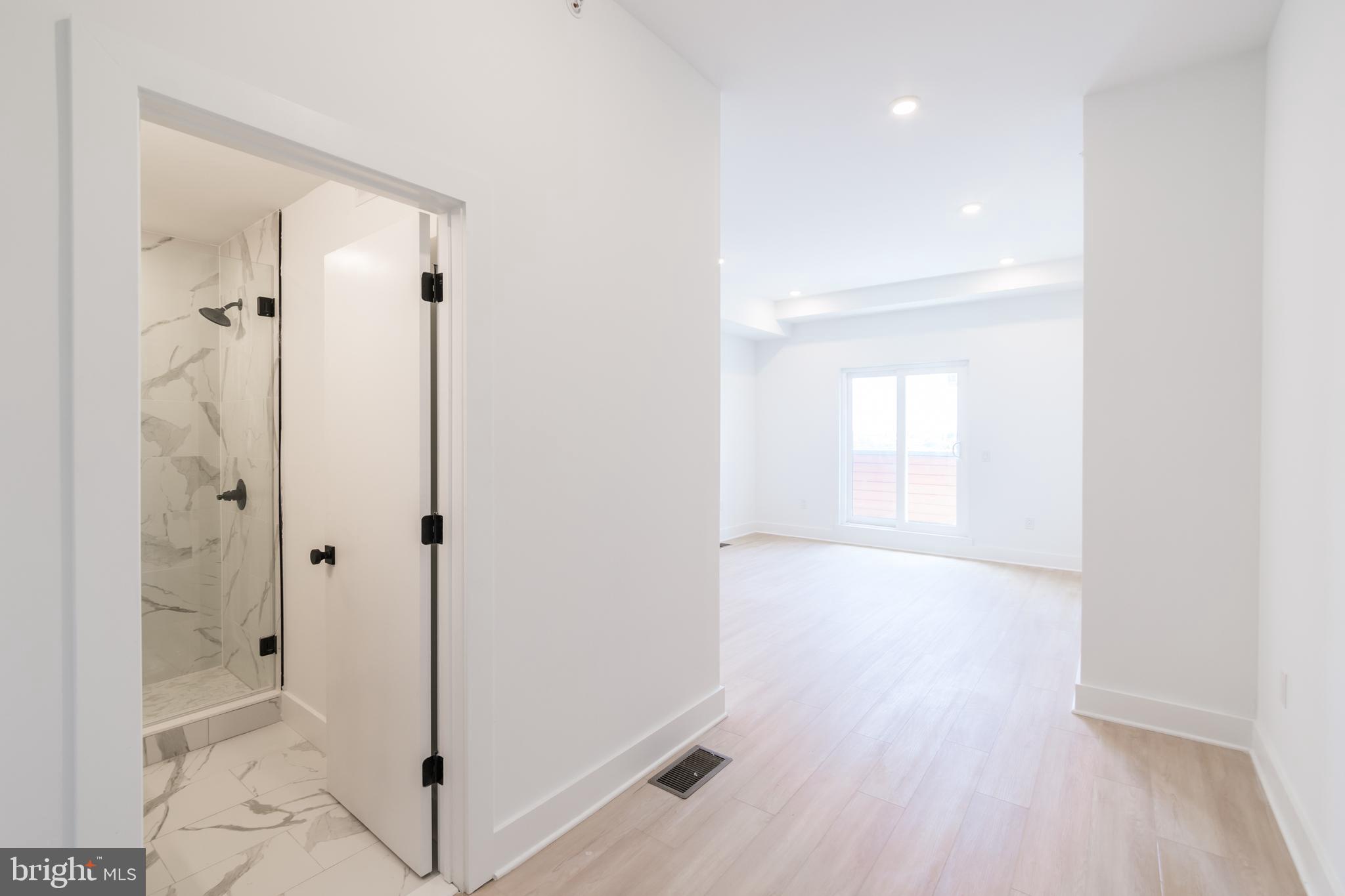 4408 LANCASTER AVE #UNIT 401