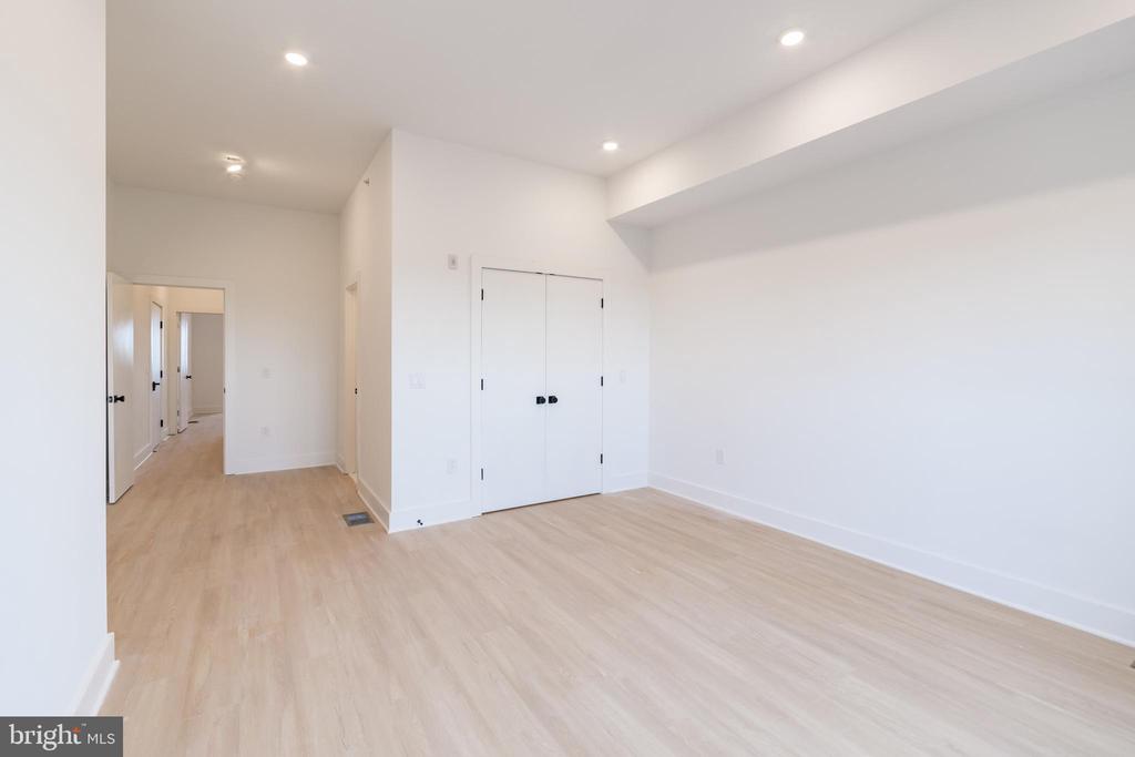 4408 LANCASTER AVE #UNIT 401