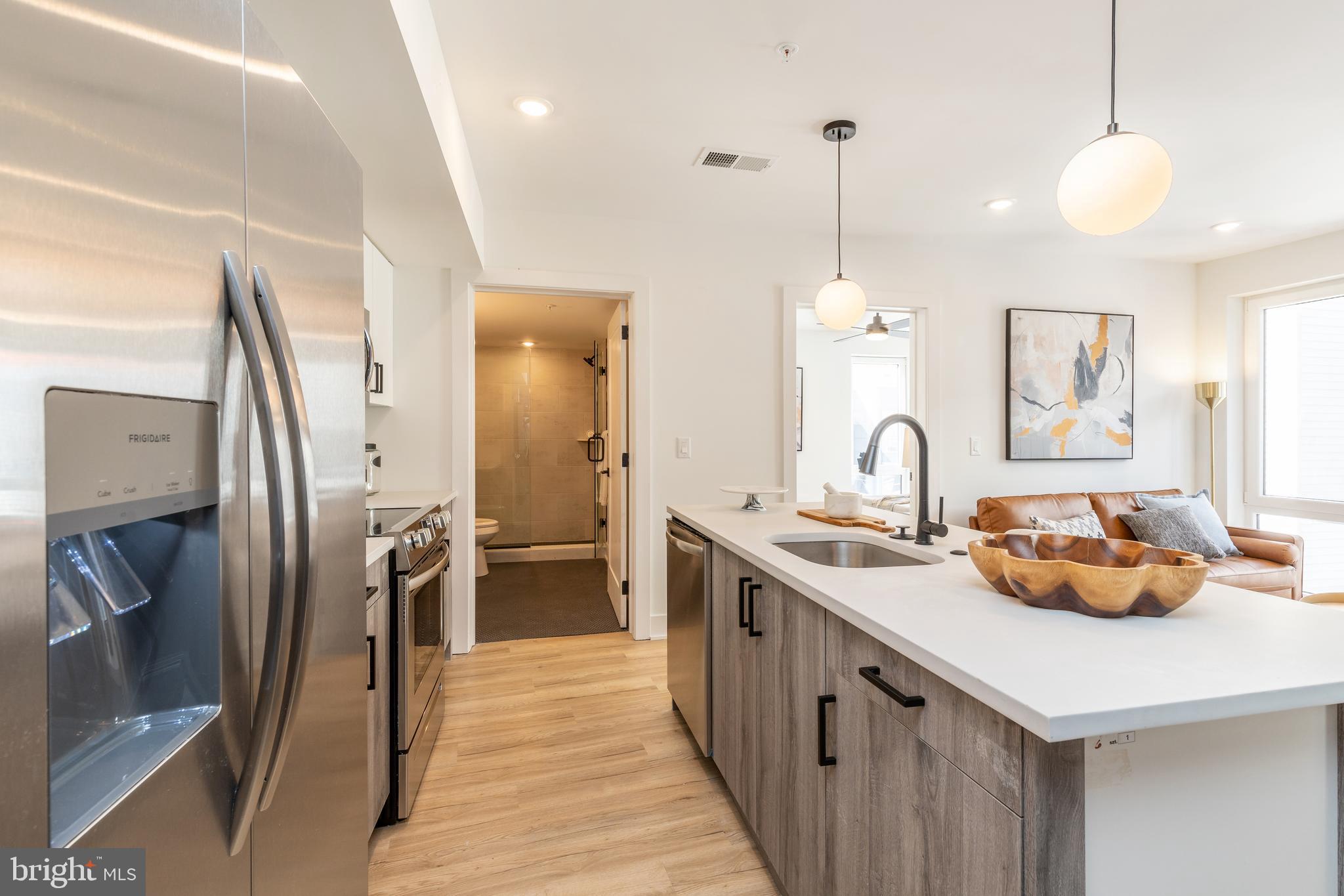 629 W GIRARD AVE #UNIT 606