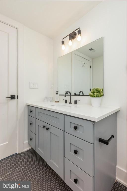 629 W GIRARD AVE #UNIT 606
