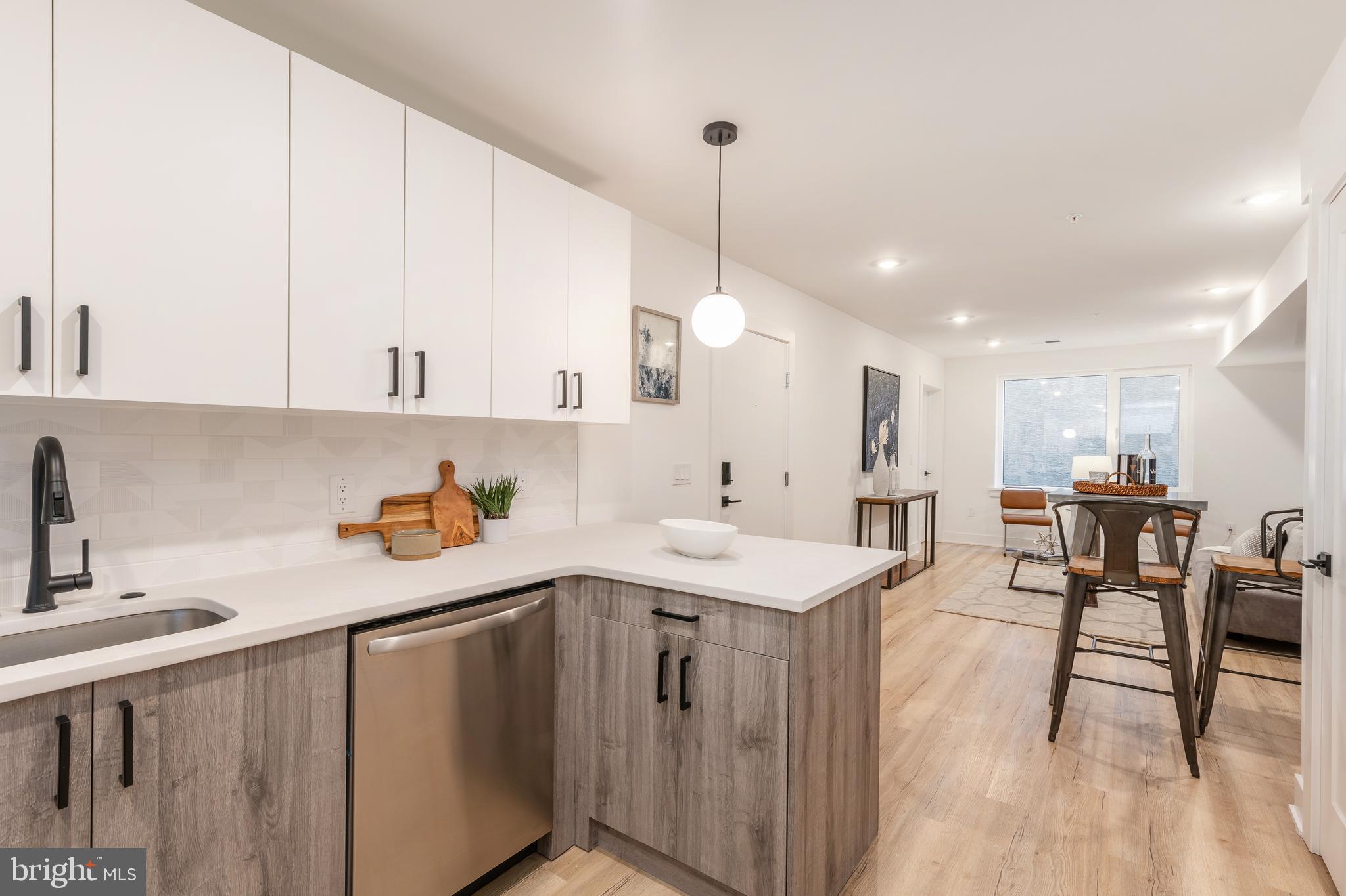 629-33 W GIRARD AVE #603
