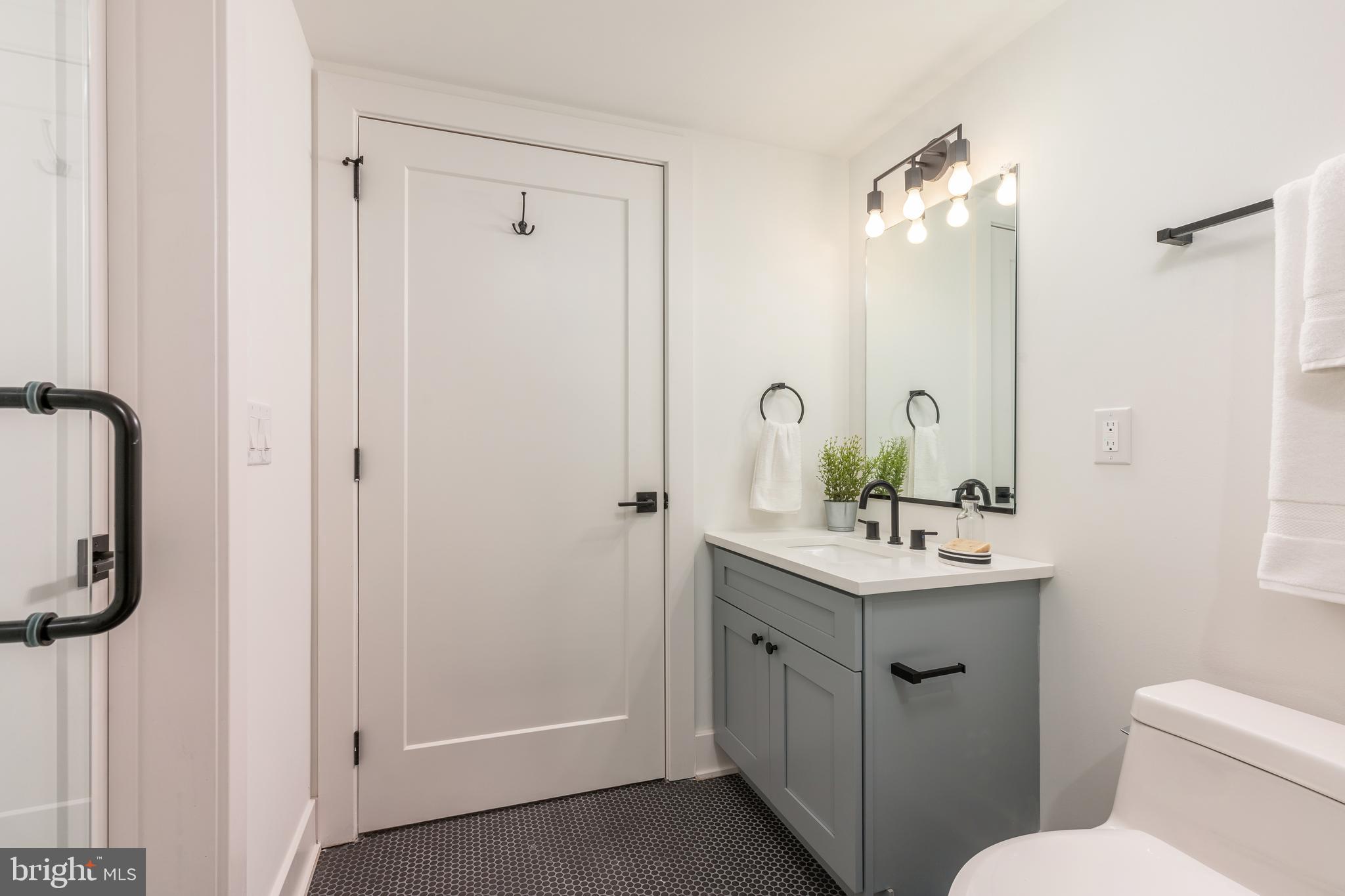 629-33 W GIRARD AVE #603