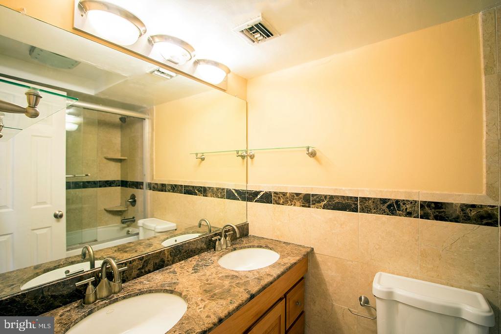 107 LOMBARD ST #UNIT B