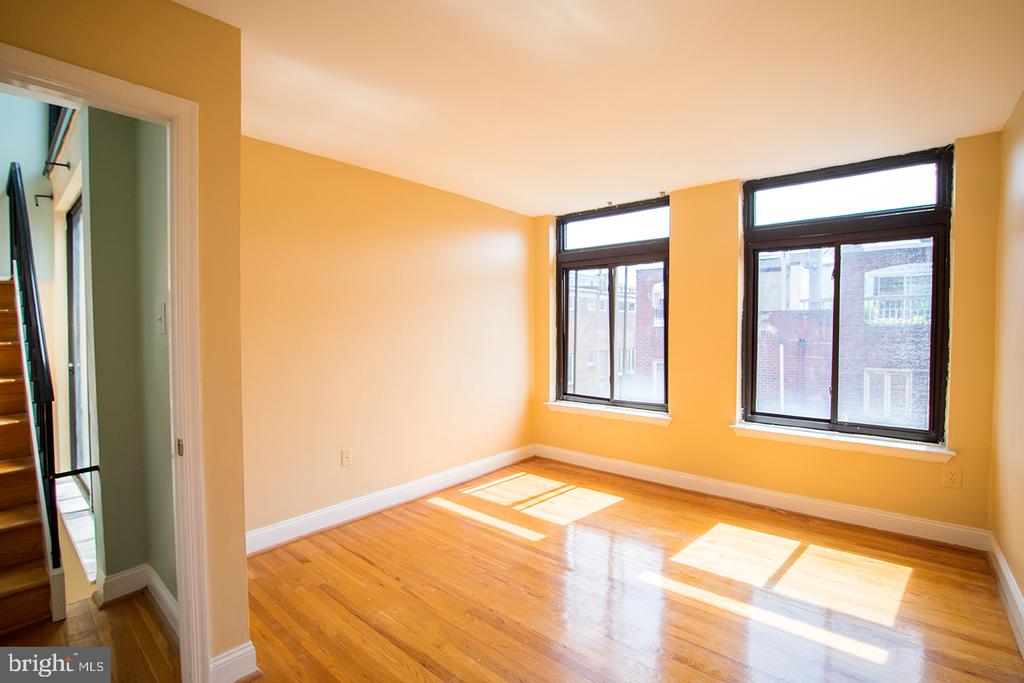 107 LOMBARD ST #UNIT B