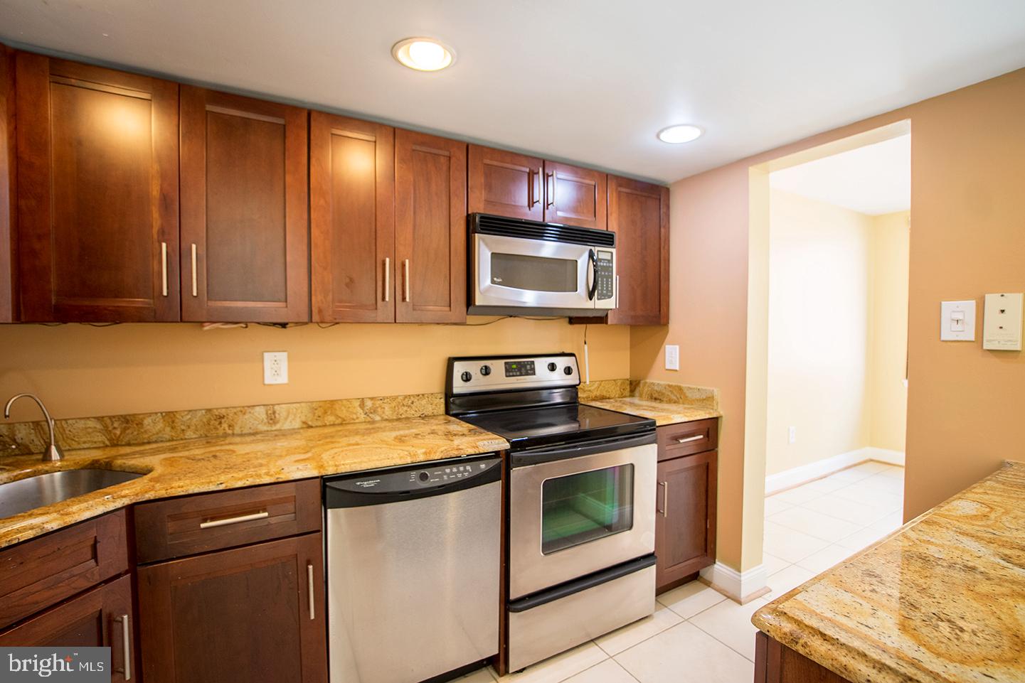 107 LOMBARD ST #UNIT B