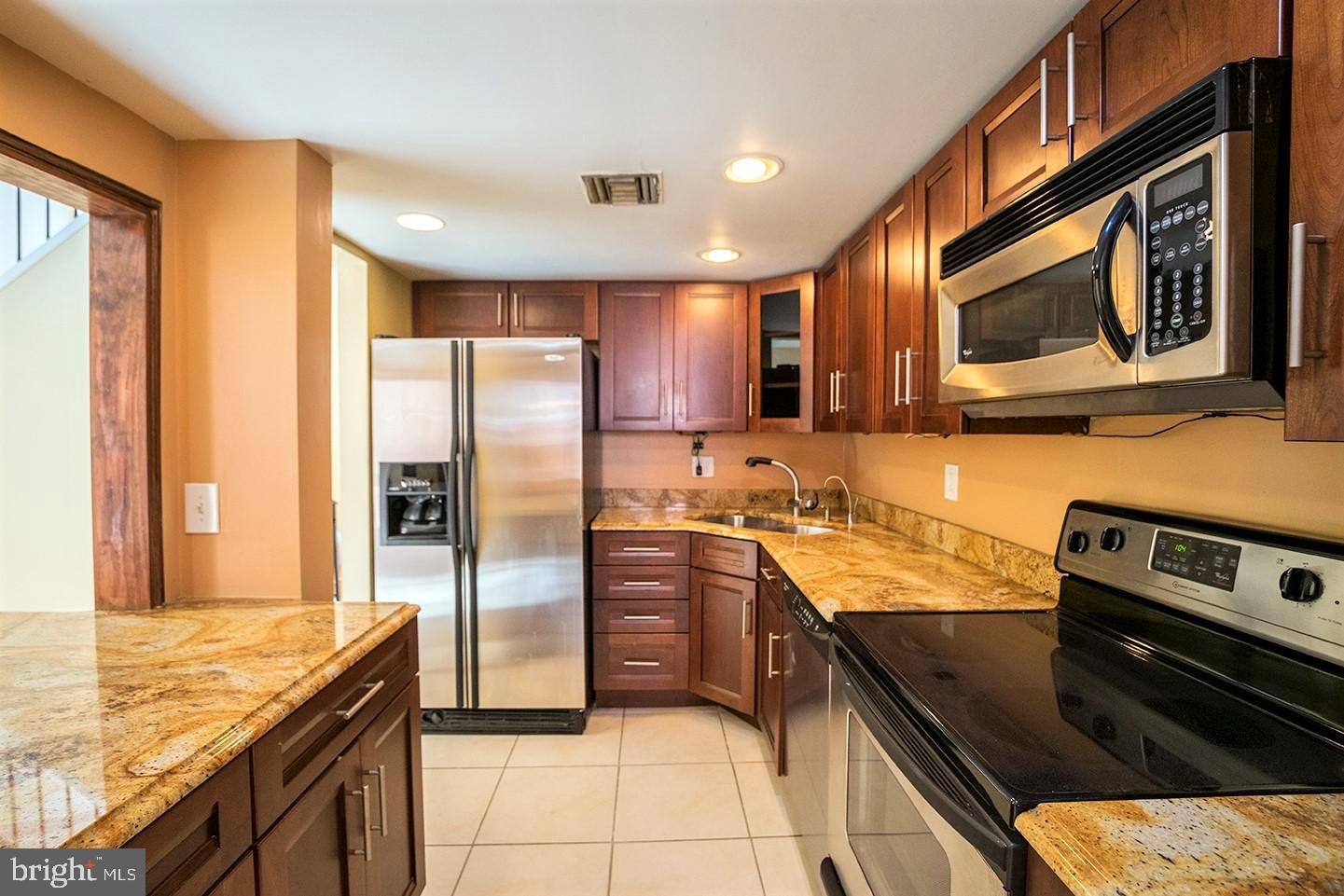 107 LOMBARD ST #UNIT B