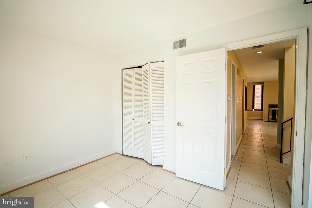 107 LOMBARD ST #UNIT B