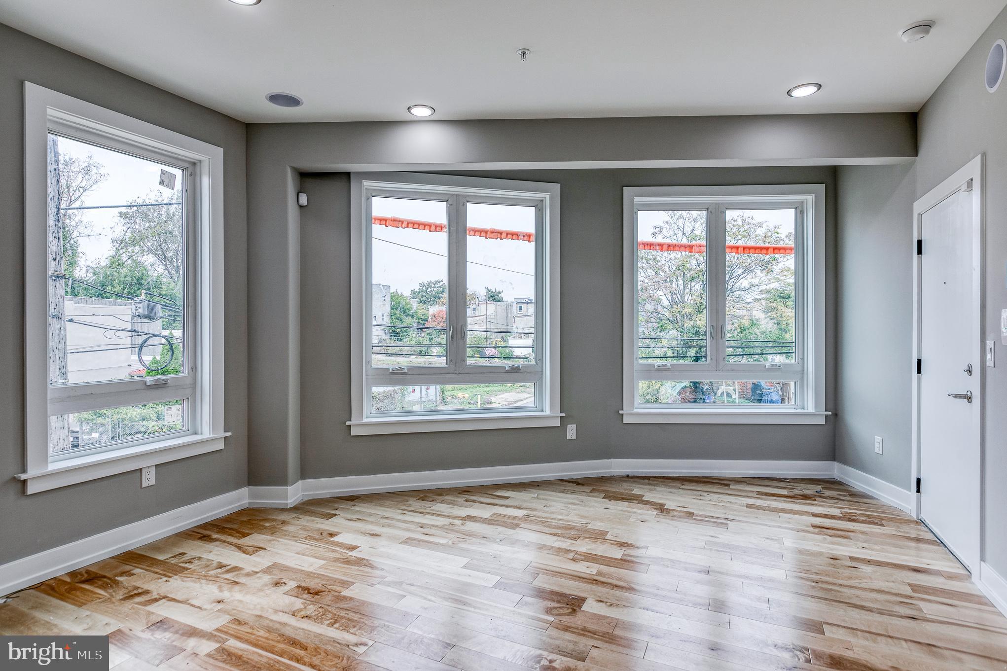 1917 LAWRENCE ST N #2