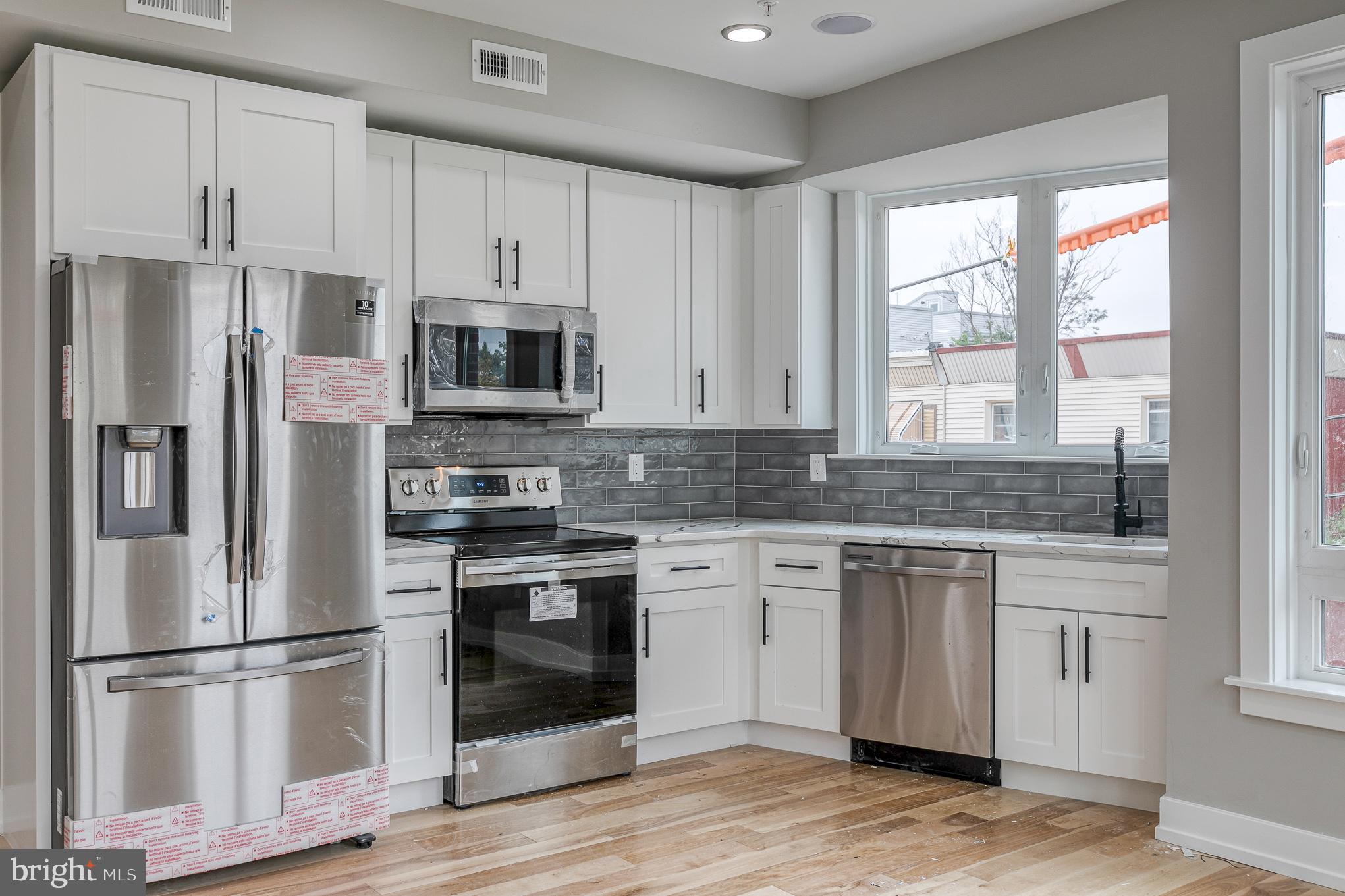 1917 LAWRENCE ST N #2