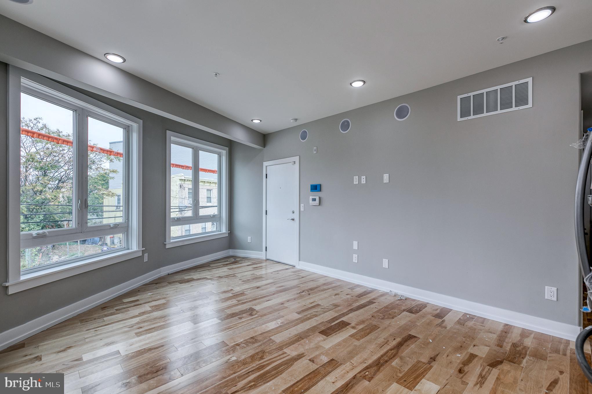 1917 LAWRENCE ST N #2