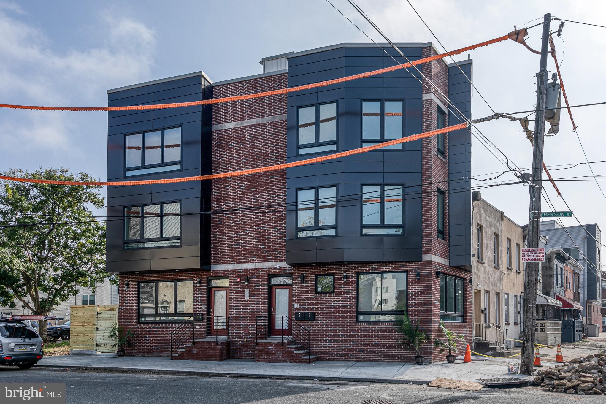 1917 LAWRENCE ST N #2