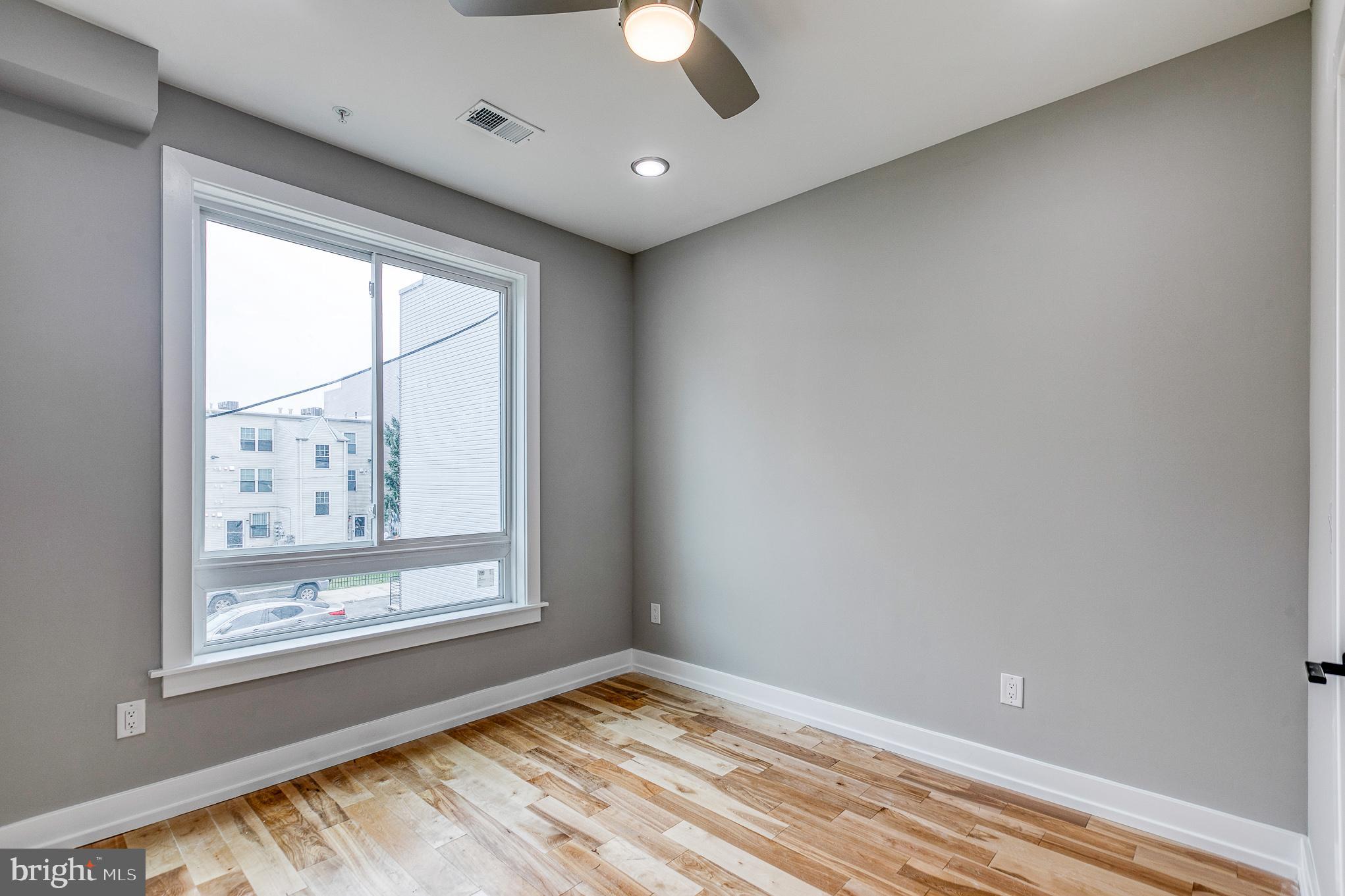 1917 LAWRENCE ST N #2