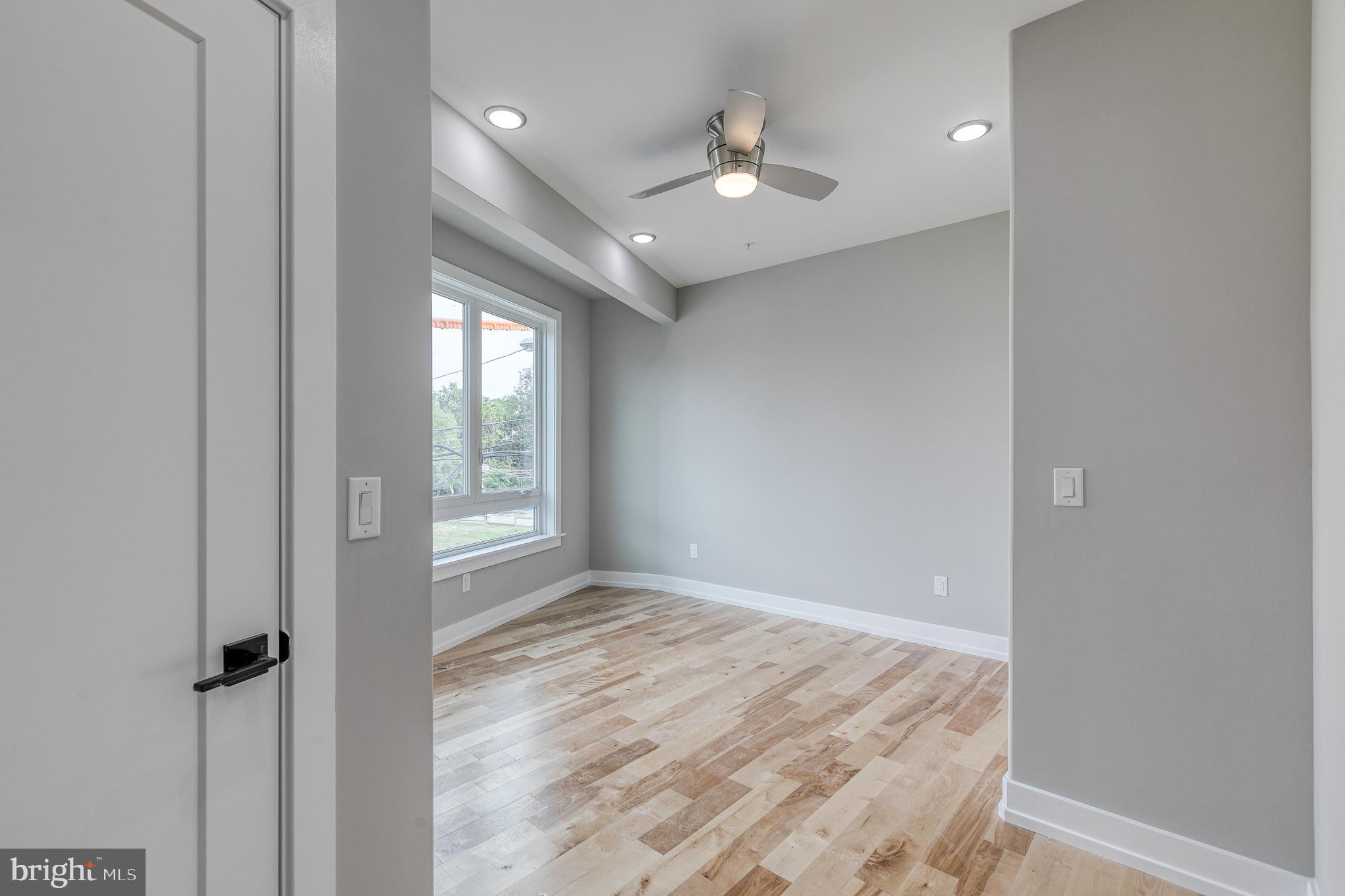 1917 LAWRENCE ST N #2