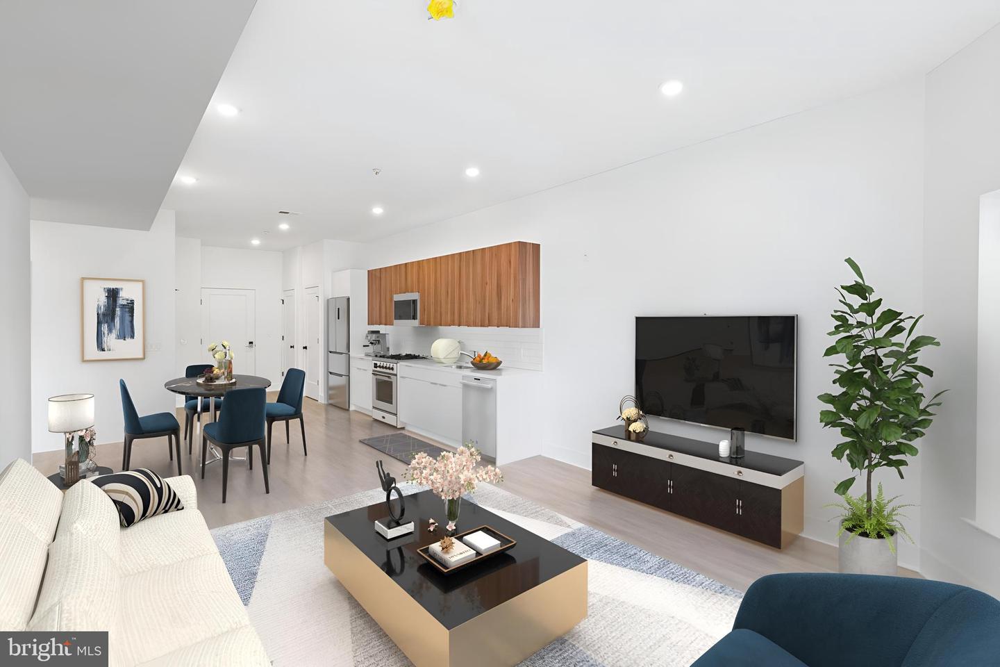 3952-54 LANCASTER AVE #204