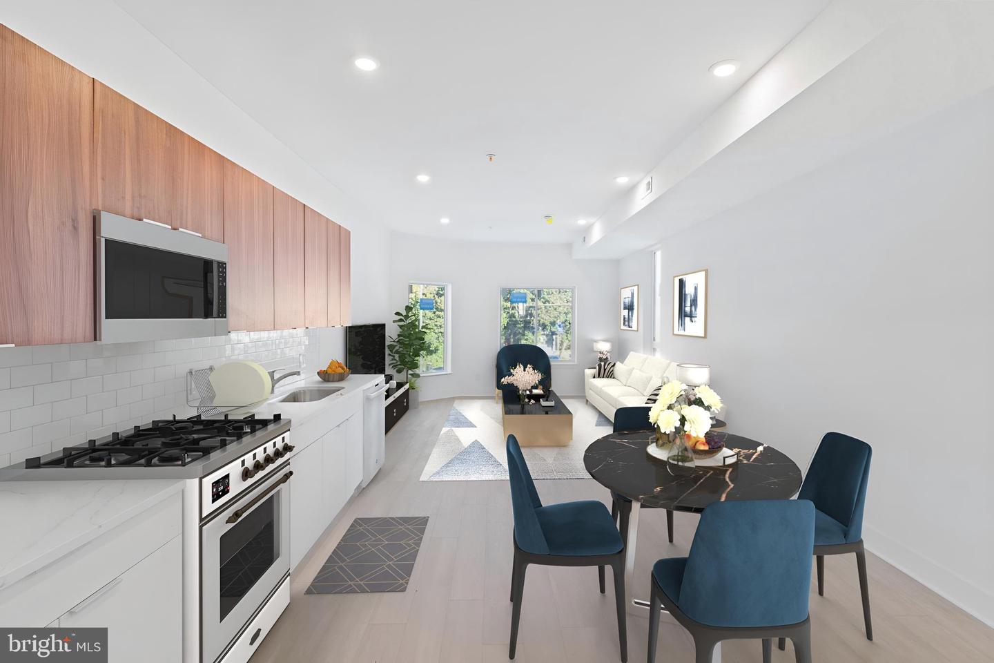 3952-54 LANCASTER AVE #204