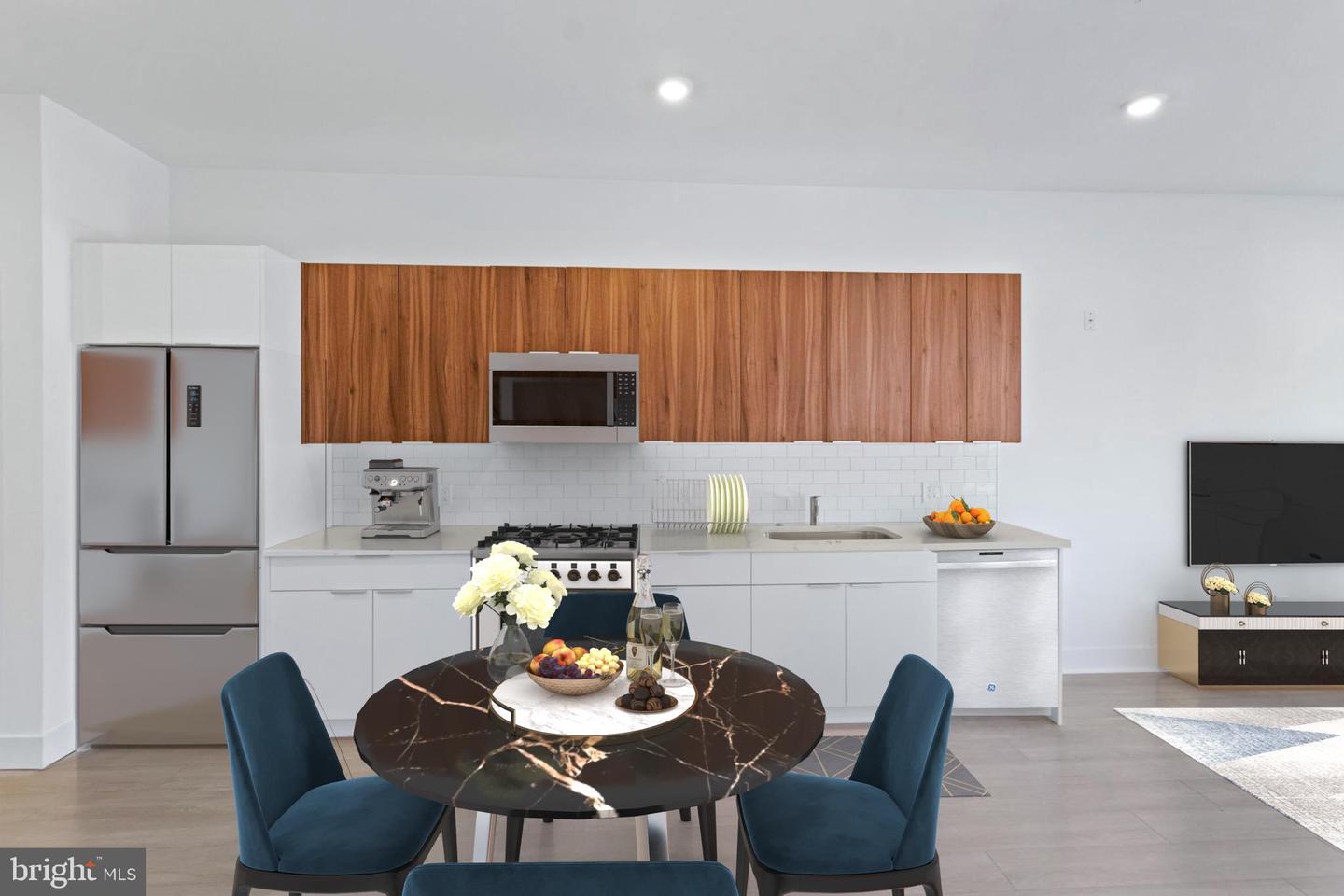 3952-54 LANCASTER AVE #204