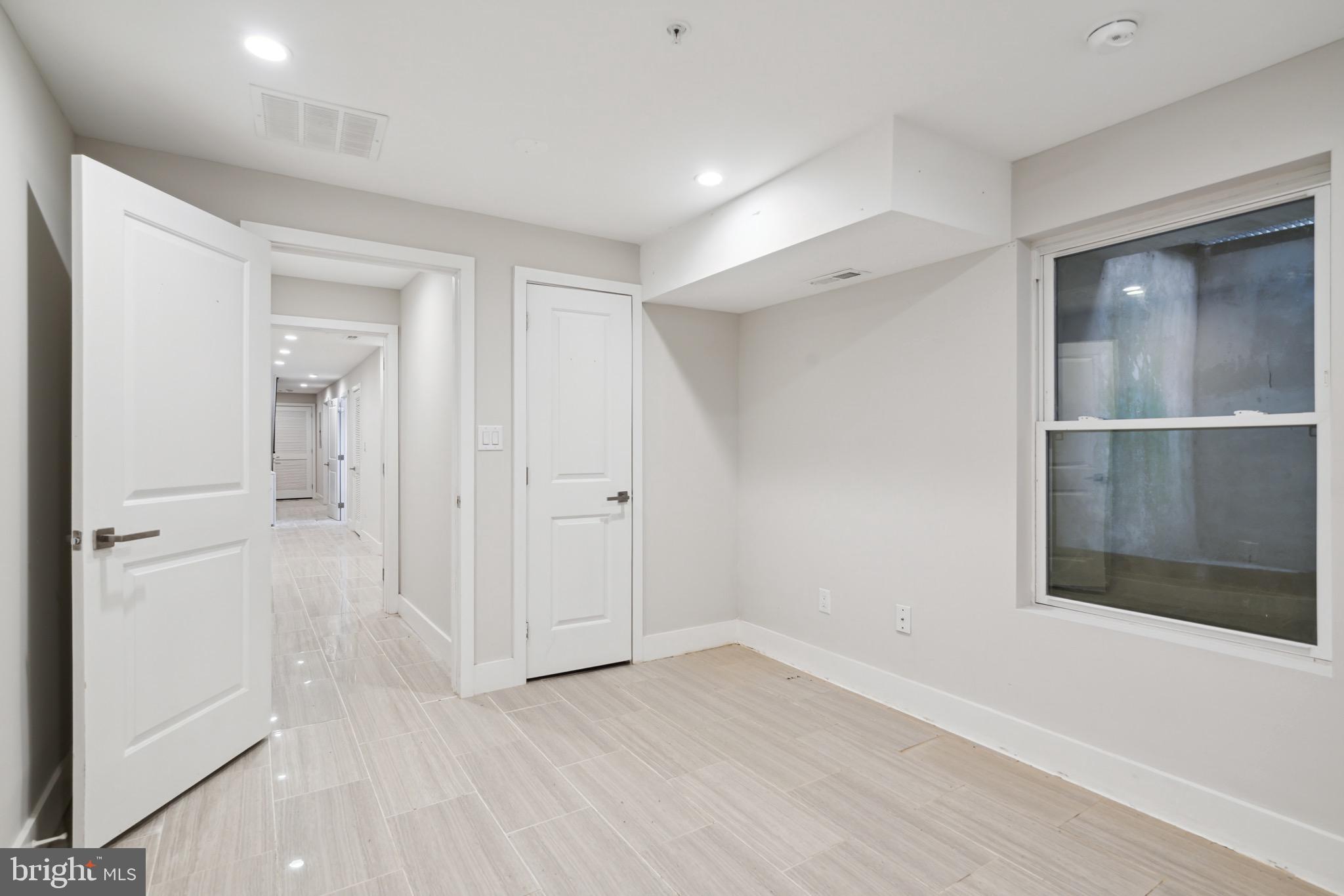 1005 N MARSHALL ST #1