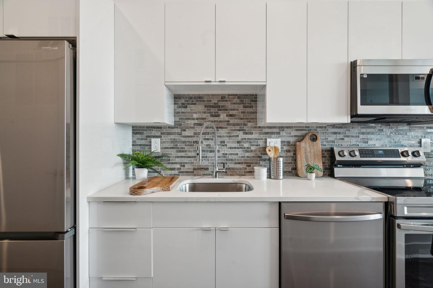 813 BROAD ST #ONE BEDROOM