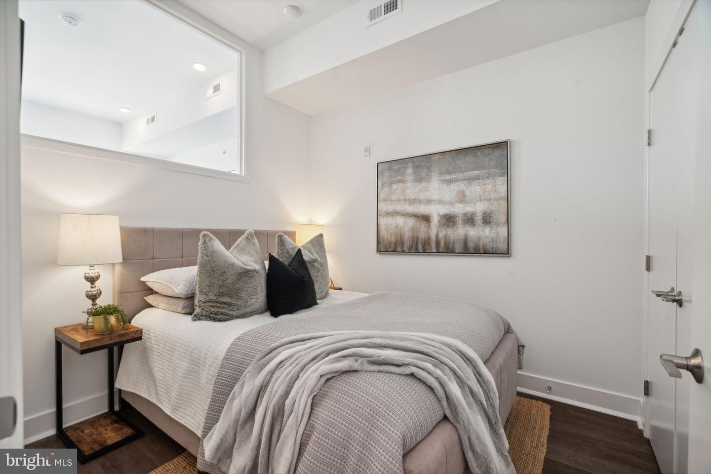 813 BROAD ST #ONE BEDROOM