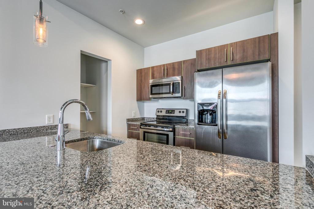 4800 BROWN ST #UNIT 305
