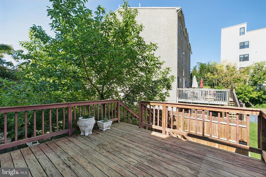 128 Burnside St