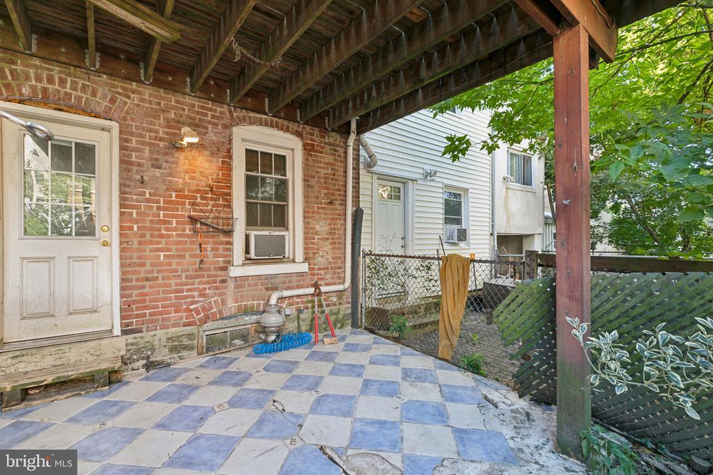 128 Burnside St