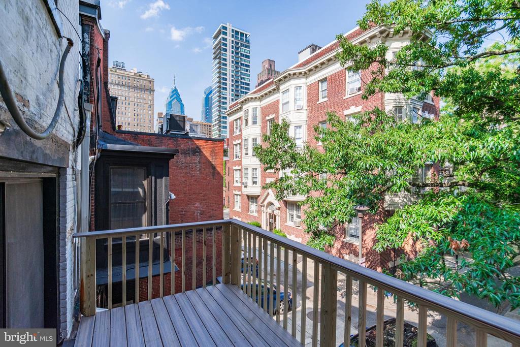 333 S 18TH ST #2R