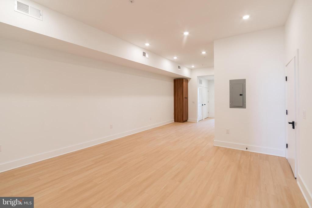 4408 LANCASTER AVE #UNIT 201