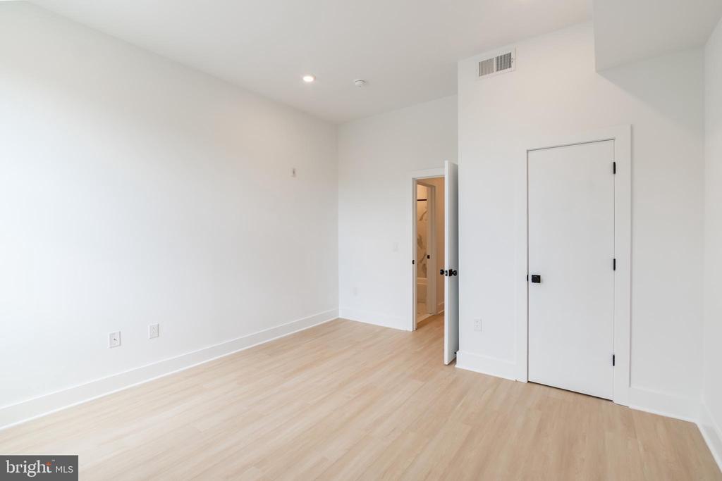 4408 LANCASTER AVE #UNIT 201