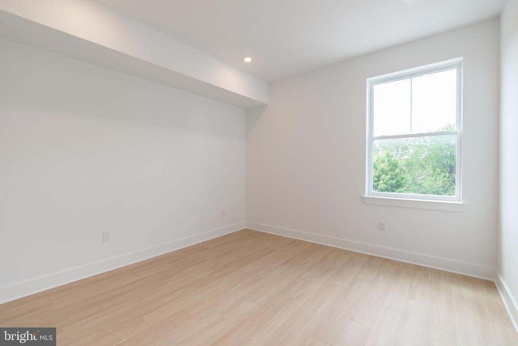 4408 LANCASTER AVE #UNIT 201