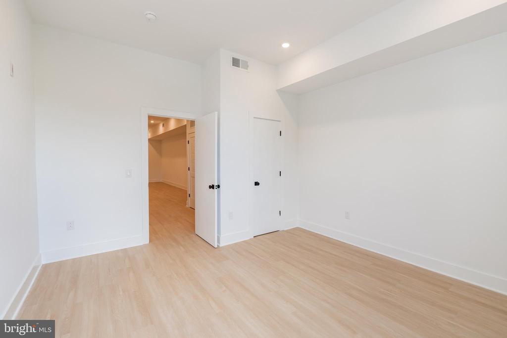 4408 LANCASTER AVE #UNIT 201