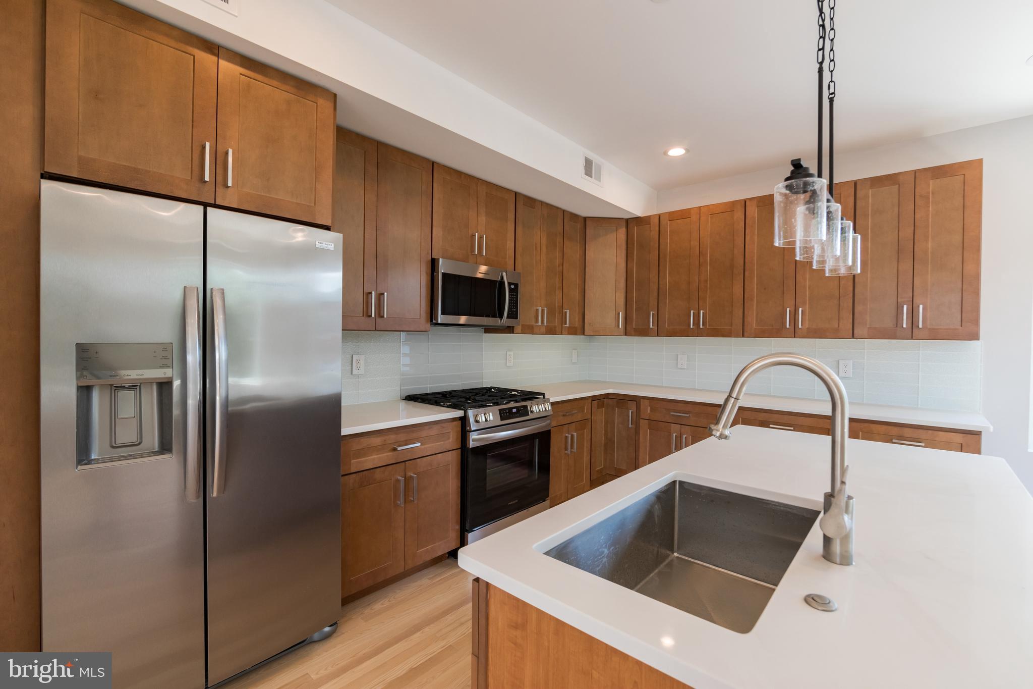 1351 S MYRTLEWOOD AVE