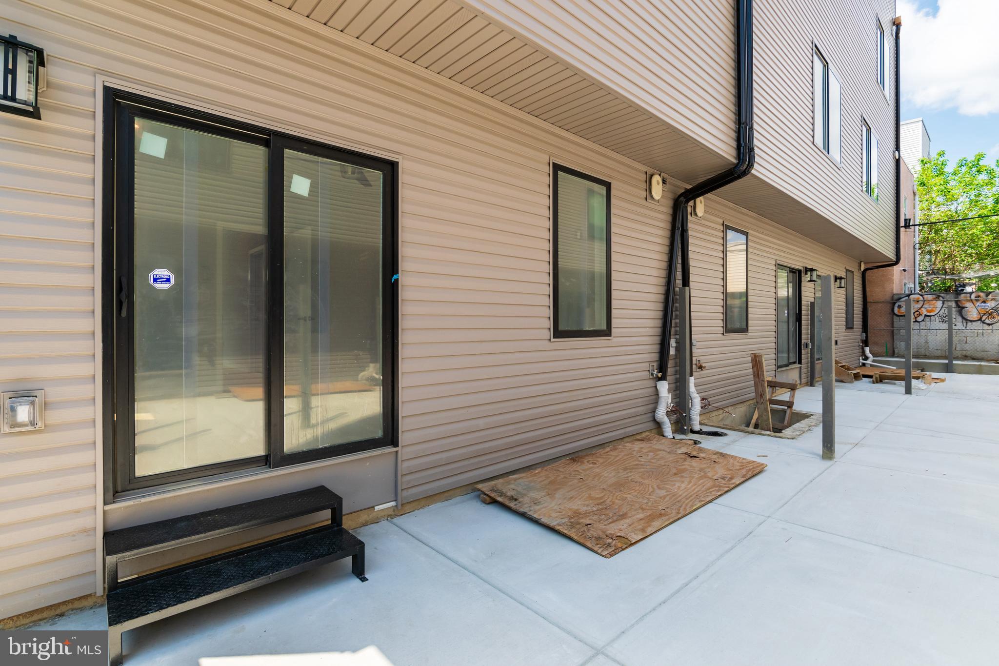 1351 S MYRTLEWOOD AVE