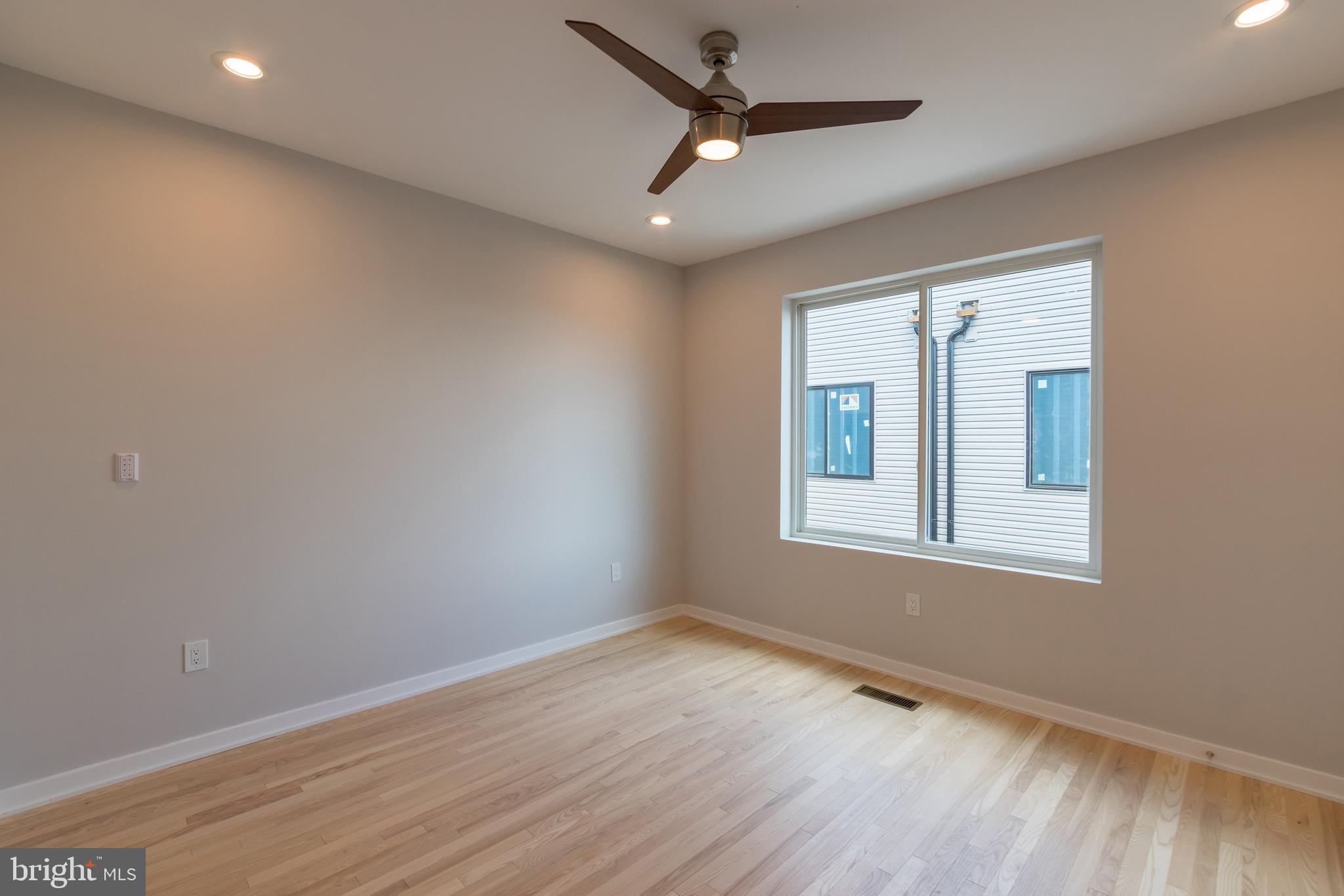 1351 S MYRTLEWOOD AVE