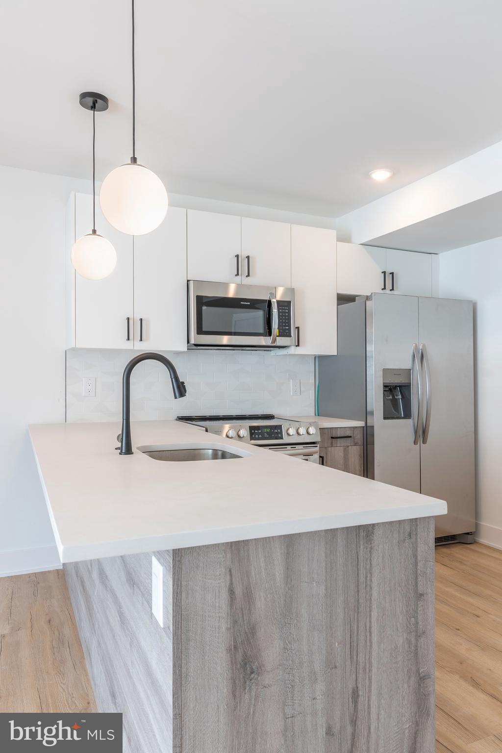 629 W GIRARD AVE #UNIT 207