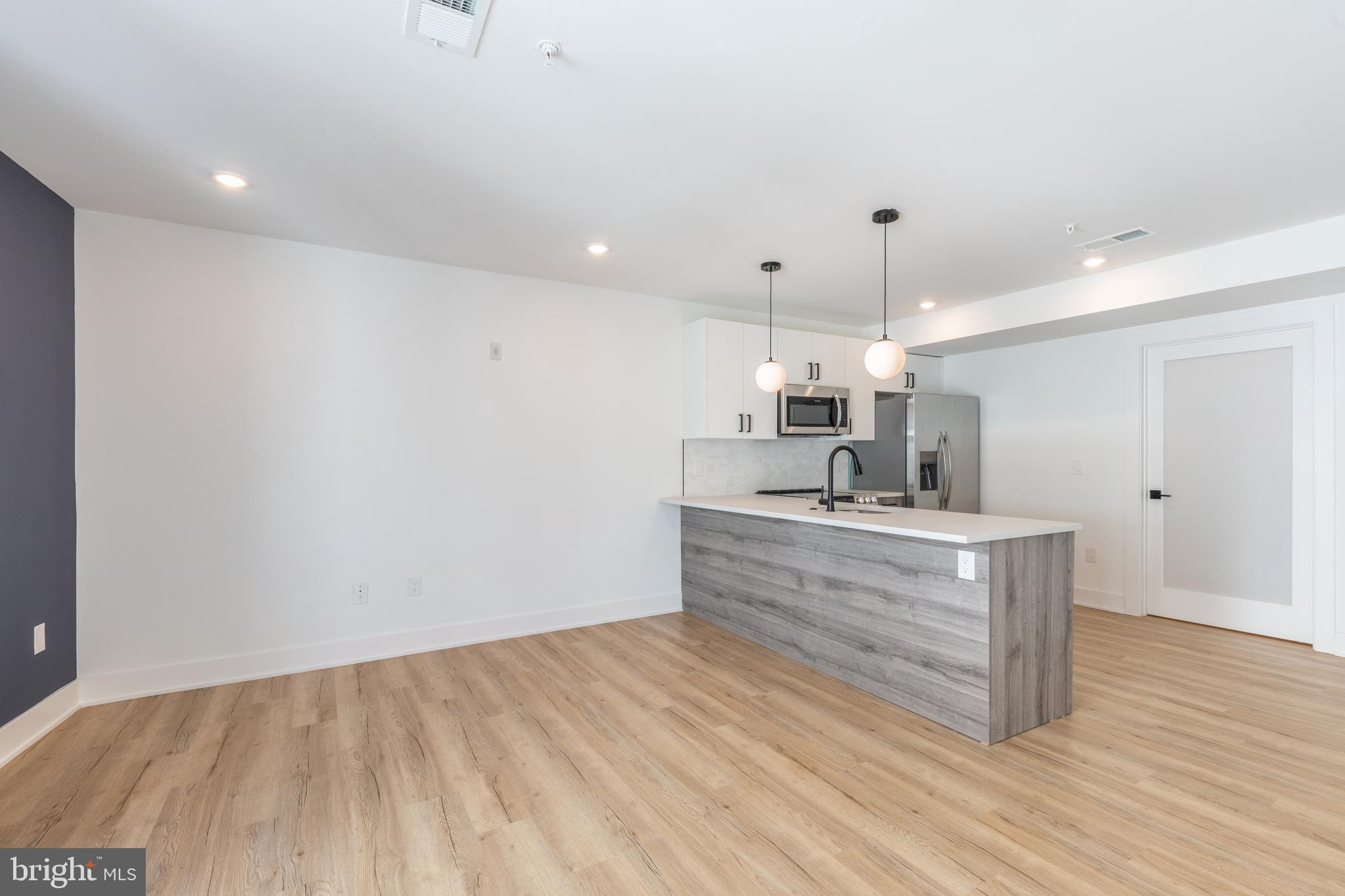 629 W GIRARD AVE #UNIT 207