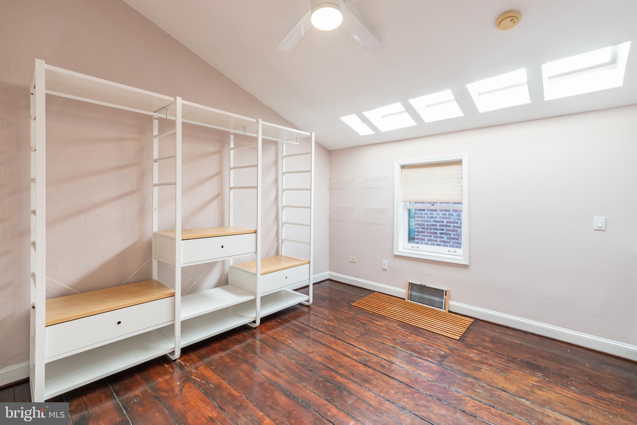 623 S AMERICAN ST #UNIT REAR D