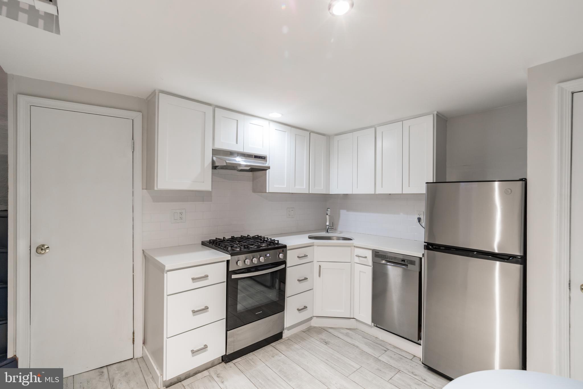 623 S AMERICAN ST #UNIT REAR D