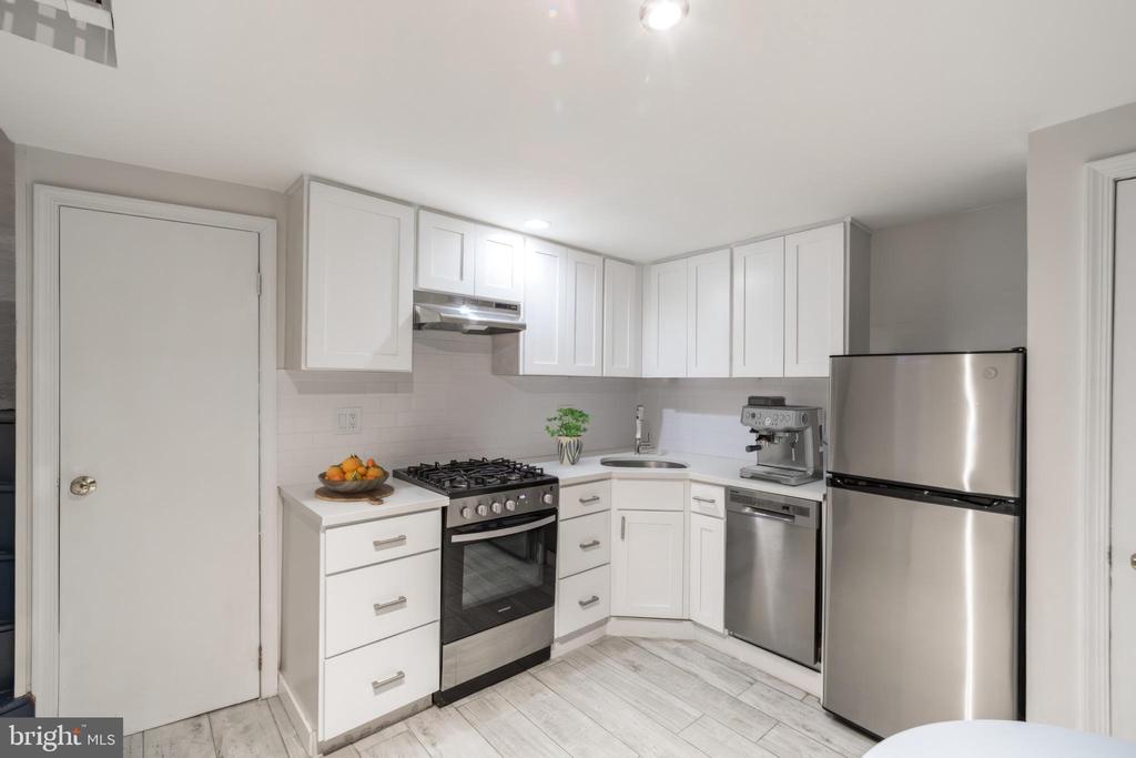 623 S AMERICAN ST #UNIT REAR D