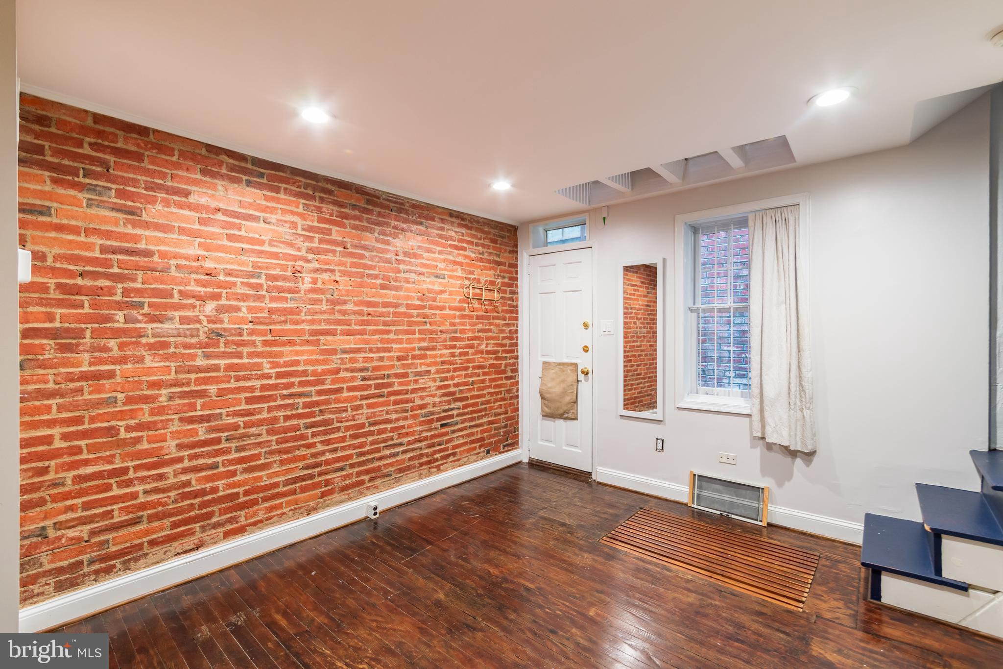 623 S AMERICAN ST #UNIT REAR D