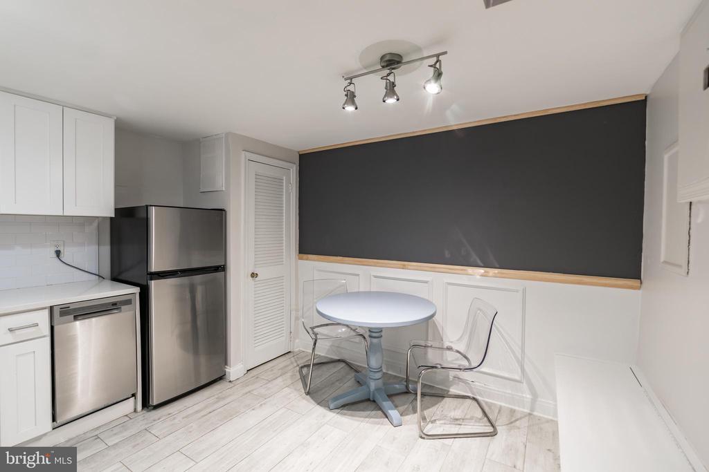 623 S AMERICAN ST #UNIT REAR D