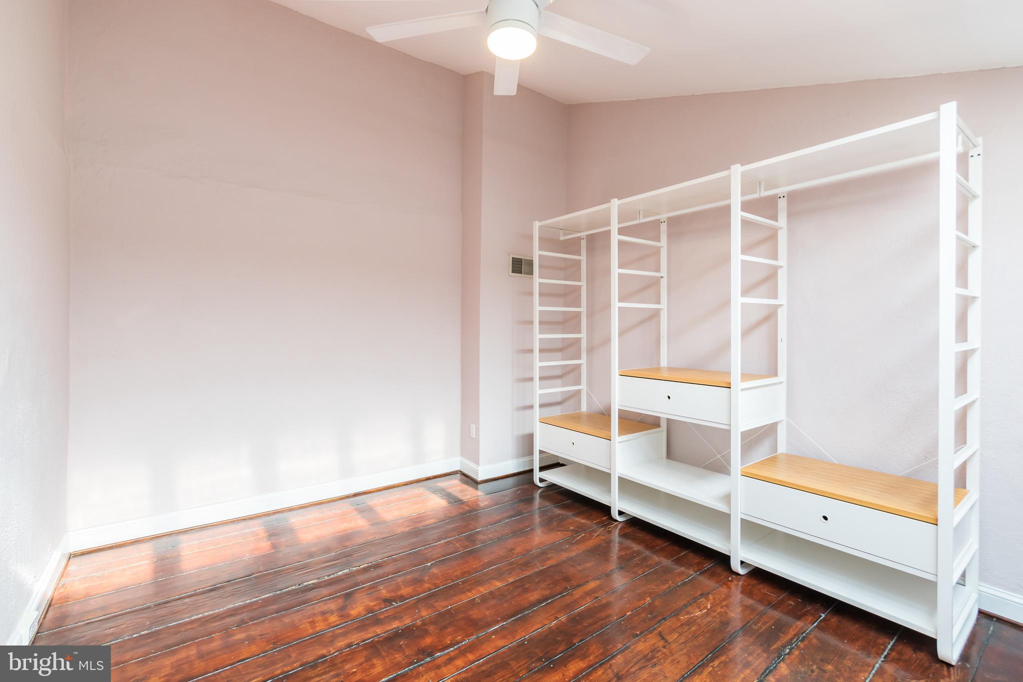 623 S AMERICAN ST #UNIT REAR D