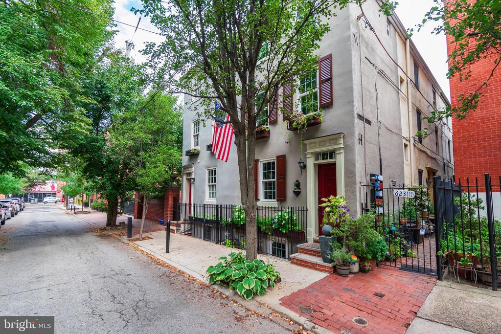 623 S AMERICAN ST #UNIT REAR D